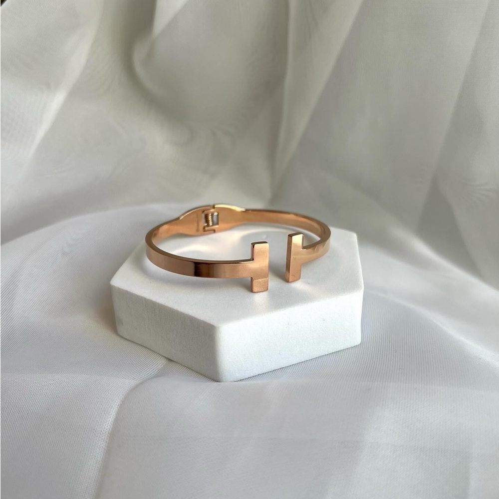 Elegant Rose Gold Bracelet